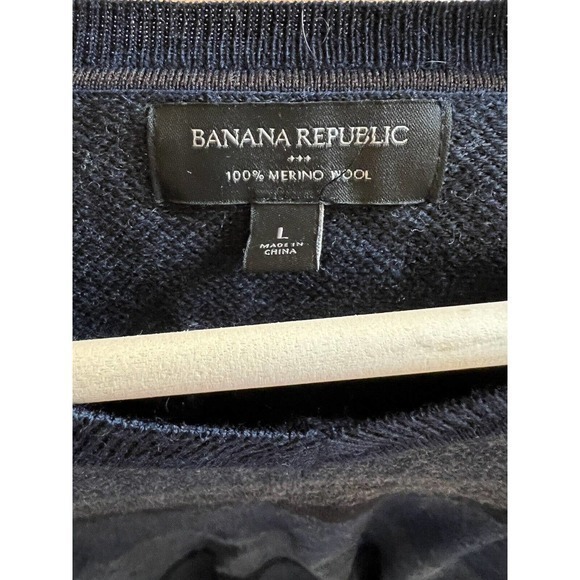 BANANA REPUBLIC Mens 100% MERINO WOOL V-NECK SWEATER Grey Blue‎ Stripe L - Picture 2 of 4
